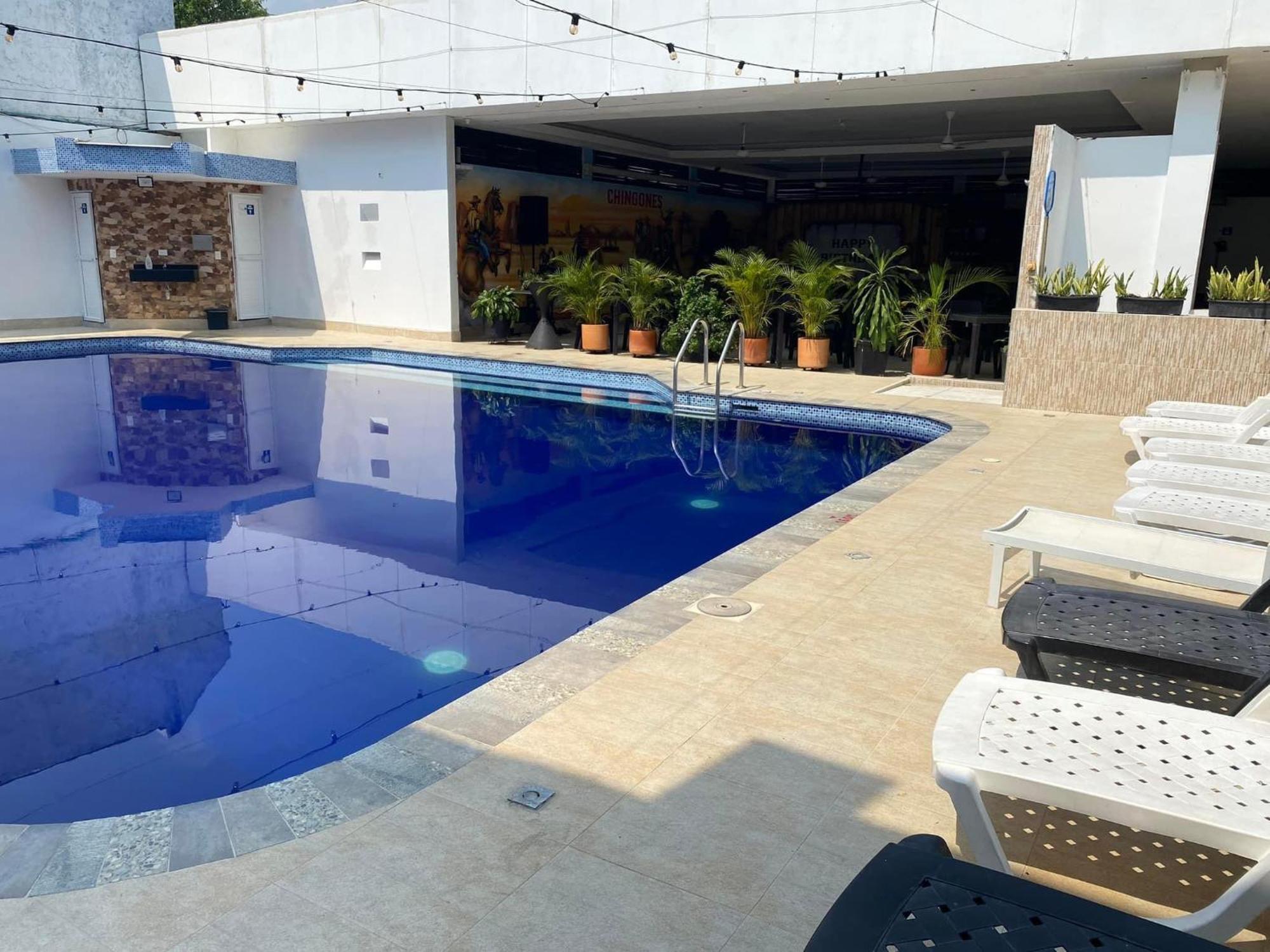 Hotel Deluxe Oasis De La Colina Girardot Exterior photo