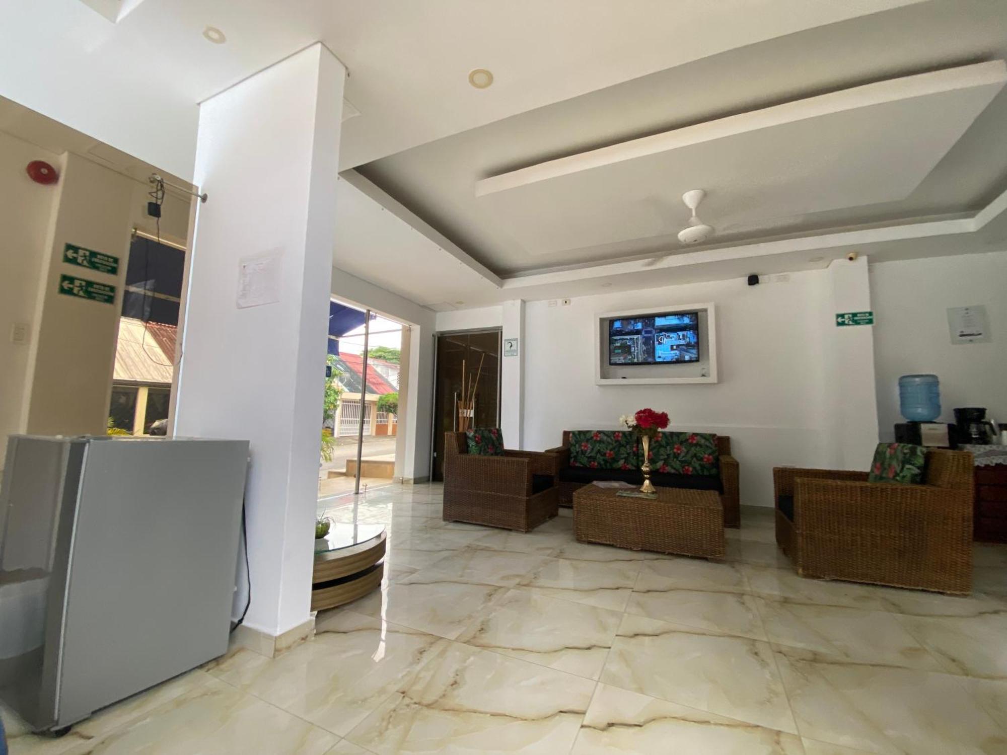 Hotel Deluxe Oasis De La Colina Girardot Exterior photo