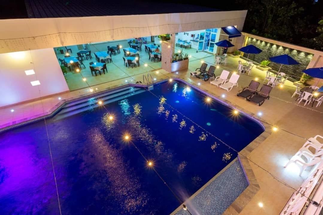 Hotel Deluxe Oasis De La Colina Girardot Exterior photo